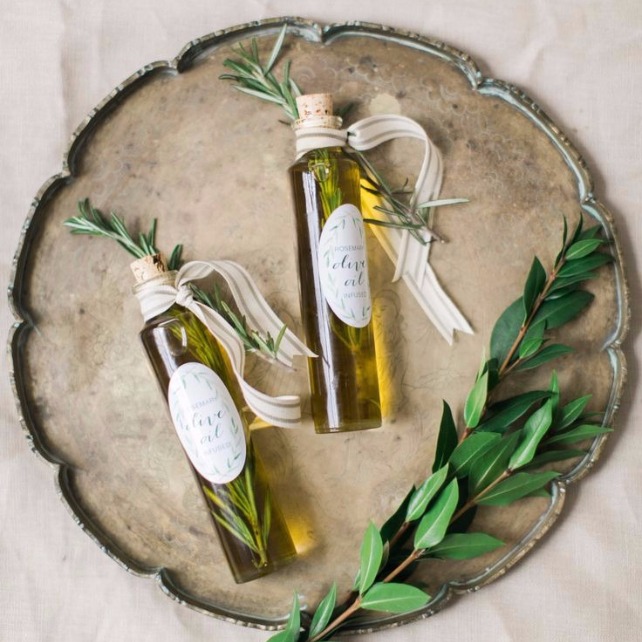 Оливковое масло в бутылочках