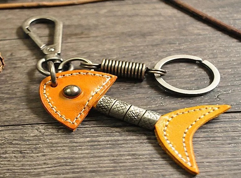 Как сделать оригинальный брелок для ключей своими руками: фото, идеи, пошаговое описание